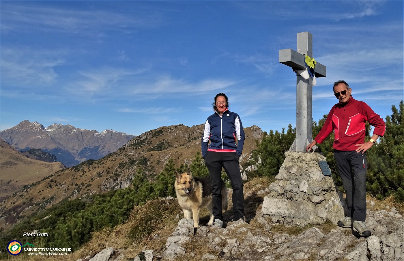 49 Alla croce di vetta del Cancervo (1830 m).JPG